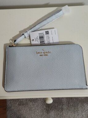 Kate Spade Lucy medium lzip bicolor pebble/hazy morni wristlet, new with tags